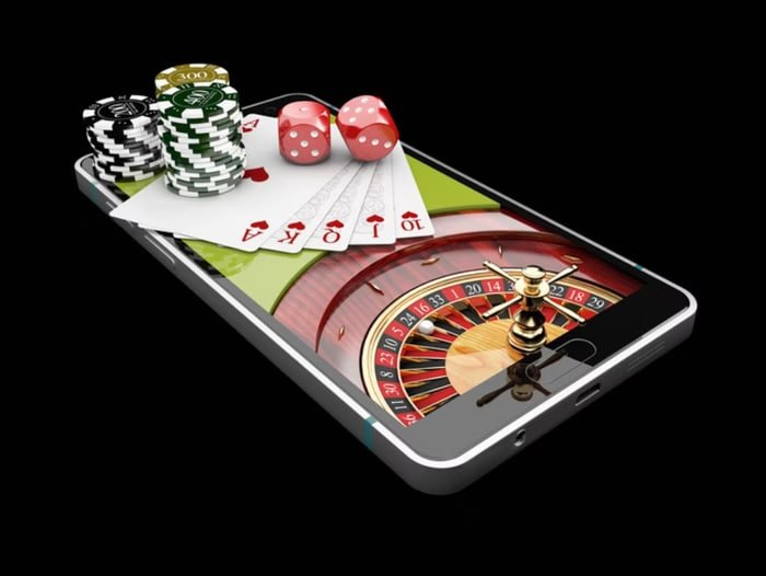 789games Live Casino Online Slots Bingo Esports ဂိမ်းများ မြန်မာ ကစားသူ smartphone ဖြင့် ကစားနေသည့် မြင်ကွင်း