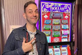 789games Live Casino မြန်မာ ကစားသူ မိုဘိုင်းဖုန်းမှ Baccarat ကစားနေသည့် မြင်ကွင်း